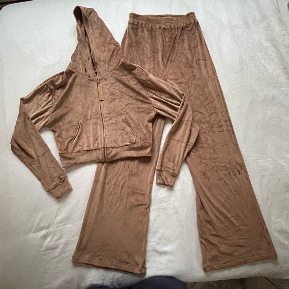 SKIMS VELOUR ZIP UP AND LOUNGE PANT SET